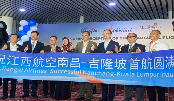 Majlis pelancaran penerbangan sulung laluan Nanchang-Kuala Lumpur oleh Jiangxi Airlines di KLIA.